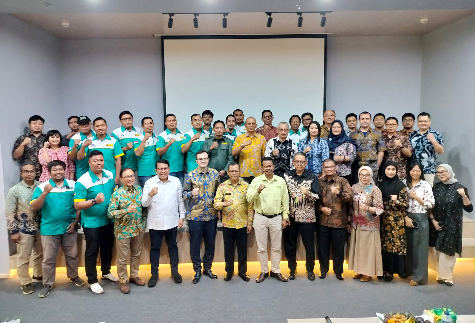 Menghadiri Undangan dan memberikan sambutan pada acara Penandatanganan PKB XV PT.Indokordsa, Tbk.